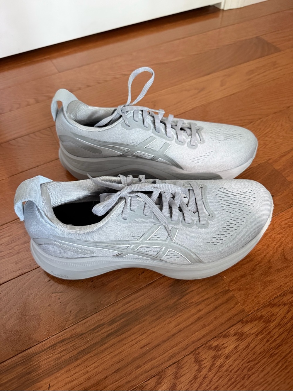 ASICS Women's Light Gray Athletic Running Shoes